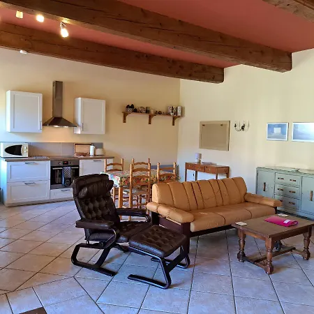 2 Bedroom Prestige With Pool And Sauna アパート
